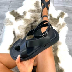 Miss Moda Luxe Chunky Gladiator Toe Loop Sandals Black