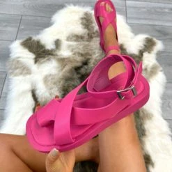 Miss Moda Luxe Chunky Gladiator Toe Loop Sandals Fuschia